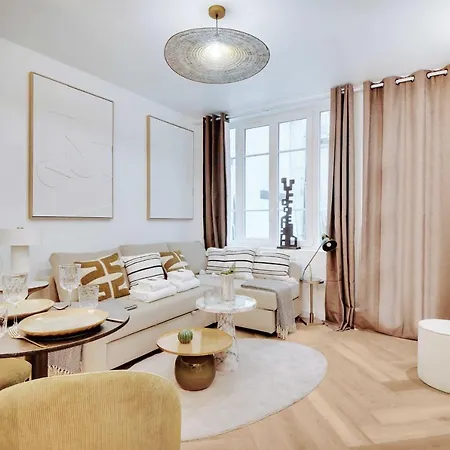 Cozy Studio In The Vibrant Heart Of Appartamento Parigi
